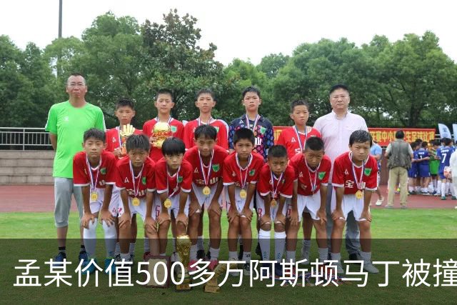孟某价值500多万阿斯顿马丁被撞，肇事网约车全责，司机无奈：没商业险，只能分期慢慢赔，平台表态；4名幼童裸体在小区内跑动｜三农早餐